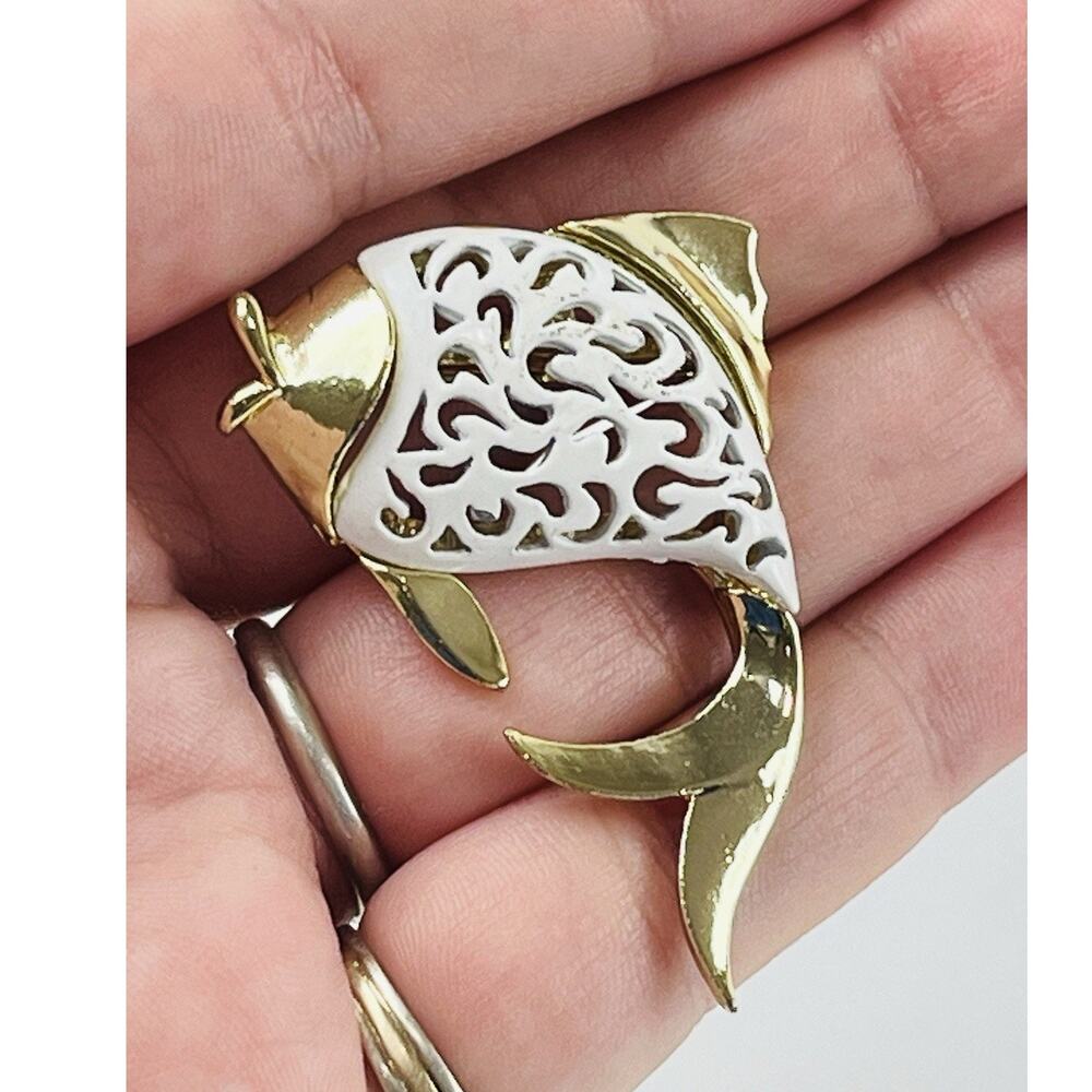 Vintage JJ Jonette Signed Fish Brooch Pin White enamel Gold Tone Jewelry Glam Fa